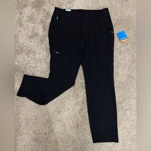 Columbia Women’s Black Cargo Pants with Straight Leg Design